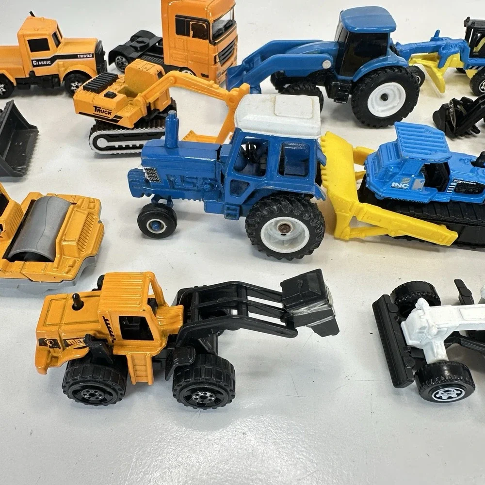 Diecast Construction Vehicle Lot of 13 Play Set Boy Toy 1 in to 2 in